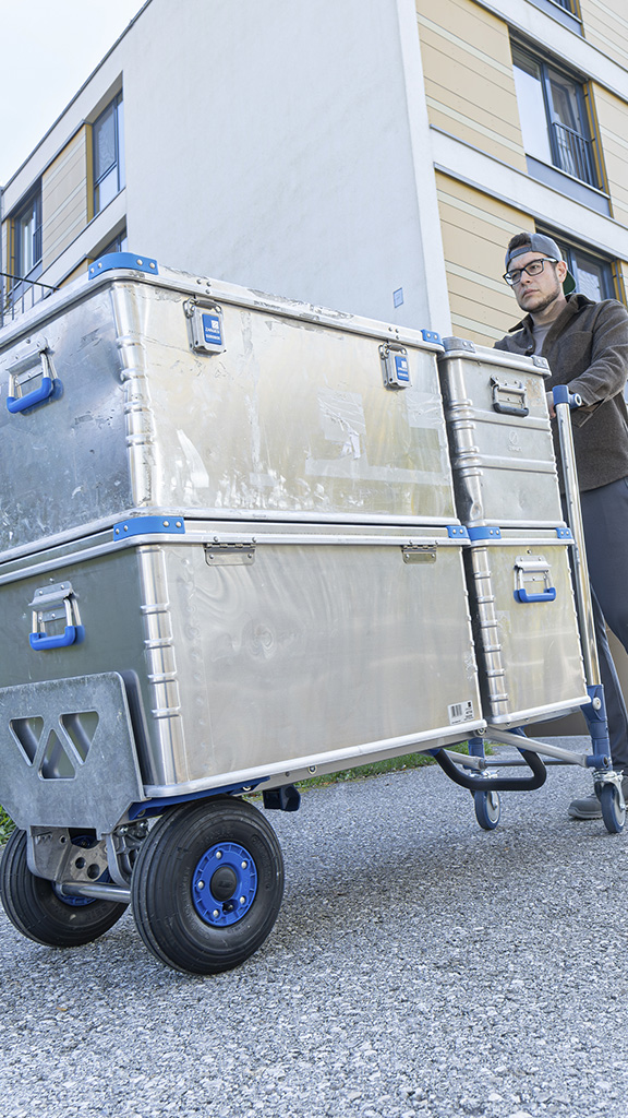 Carrello convertibile da verticale su due ruote 45° su 4 ruote.